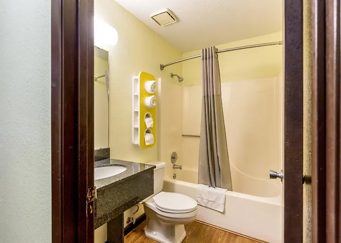 Hotel 6-troy, Il Troy