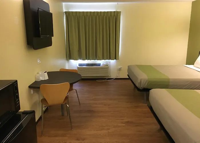 6-troy, Il Hotel