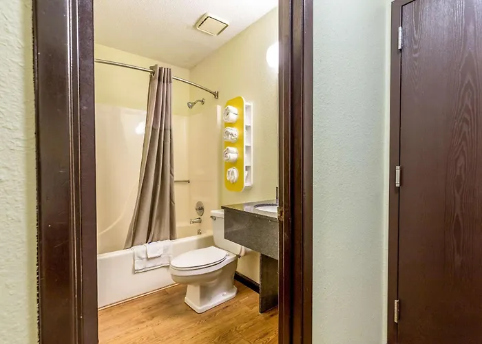 Hotel 6-troy, Il Troy